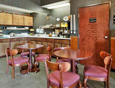 Super 8 By Wyndham Bowling Green Restaurant photo